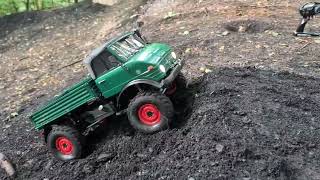 Unimog Sherpa und Defender Traxxas TRX4 im Schlamm und am Hang [upl. by Amihsat719]