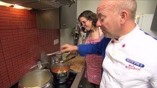 Witte bonen in tomatensaus  SOS Piet  VTM Koken [upl. by Zetrauq]