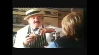 Classic Ads Fray Bentos starring Bernard Cribbins [upl. by Sassan193]