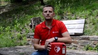 První pomoc u resuscitace  jak použít AED  Kurzy první pomoci Life Support [upl. by Auehsoj354]