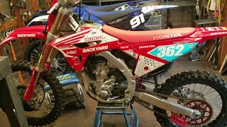 111 Honda CRF250R Top End Rebuild 20182025 New piston Valve clearance checked Walk through [upl. by Samson]