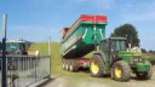 john deere 6510 con bossini a 3 assi che vuota insilato [upl. by Odrareve]