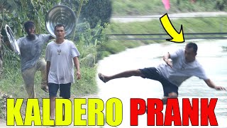 Taong Grasa takip ng Kaldero Prank Gulatin mo yong mga taong nag iinom sa daan [upl. by Ahtikal744]