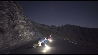 Descente du col de la Bonette plus haute route d’Europe en longboard de nuit [upl. by Haggar678]