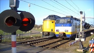 Spoorwegovergang Helmond Brandevoort  Dutch railroad crossing [upl. by Arleyne]