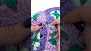 CROCHET TIP how to neatly and seamlessly join granny square corners crochet shorts theknottyboss [upl. by Tatum]