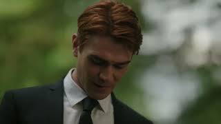 Riverdale 4x01  Funeral de Fred Andrews Dublado [upl. by Aisercal190]