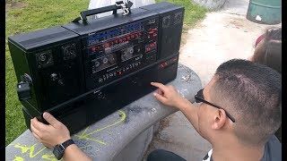 WOW Massive oldschool boombox with 8 speakers and disco lights [upl. by Phaih]