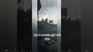 Mini tornado lanza a una camioneta contra el tráfico en sentido contrario [upl. by Nylhsa564]