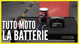 TUTO  Moto Revue  Vérifier et changer la batterie de sa moto [upl. by Akalam]