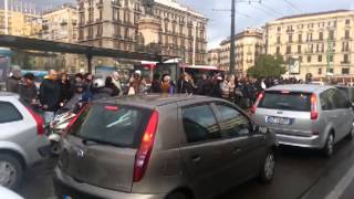 Traffico infernale Napoli piazza garibaldi ore 900 Vigili inesistenti parte 1 [upl. by Ylle]