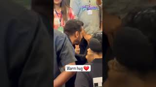 Salman Khan Bows Down Gives A Warm Hug To Veteran Singer Usha Uthup  Bollywood News  N18S [upl. by Anoy]