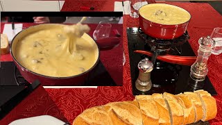 Recette fondue suisse moitié moitié  Perpétuer la tradition  Gruyère et Vacherin Fribourgeois AOP [upl. by Leyla943]