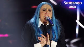 Sanremo 2024  Loredana Berté canta quotPazzaquot [upl. by Domonic632]