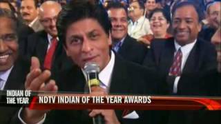 NDTV awards SRK sings to Priyanka Chopra [upl. by Kevyn378]