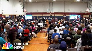 Chicago migrants Chicago residents sound off against plan to house migrants at Amundsen Park [upl. by Ned]