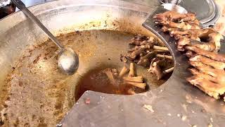 Iqbal urf Bala Special Bong Paaye and Siri Paaye Street Food Anar Kali Lahore Tasty Street Food [upl. by Ettezus]