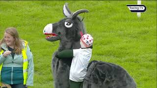 HILARIOUS 🤣 Watch this epic renewal of the Mascot Gold Cup at Wetherby [upl. by Onailimixam]