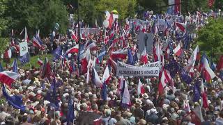 Un demimillion de Polonais manifestent à Varsovie contre le gouvernement  AFP Images [upl. by Nyrat]