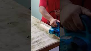 como utilizar cepillo electrico para madera [upl. by Kornher468]