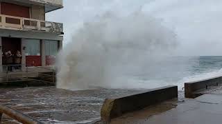 Grandes marées SaintMalo Jeudi 23 Mars 2023  coefficient 110  huge waves  high tides [upl. by Gilcrest]