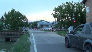 Passaggio a livello di via Fiorella  Migliarino FE  Level Crossing  željeznički prijelaz [upl. by Sheff]