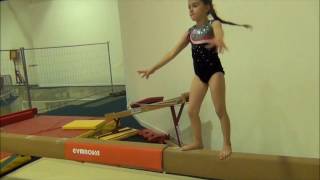 Célia 7 ans passionnée de gymnastique artistique [upl. by Wavell]