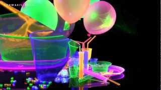 Schwarzlicht  Neon Party Geschirr  Blacklight dishes [upl. by Ylrevaw]