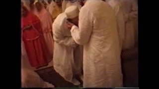 Shz Mufaddal Saifuddin doing sajda to Syedna Khuzaima Qutbuddin RA  1988 [upl. by Connell]