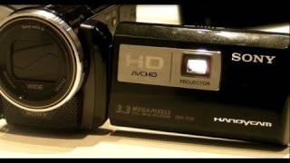 Camcorder mit Beamer Der Sony HDRPJ10 auf der CES 2011 [upl. by Aniala]