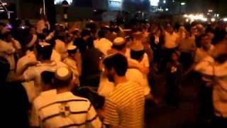 Religiosos judíos datim leumim bailando en Yom Haatzmaut 2011  Ashdod [upl. by Amadeo]