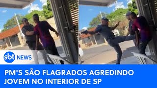 Policiais militares são flagrados agredindo e ameaçando jovem no interior de São Paulo [upl. by Herahab384]