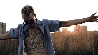 ACHILLE LAURO FEAT MARTINA MAY  SCARPE COI TACCHI 3  LA FINE VIDEO UFFICIALE [upl. by Banerjee]