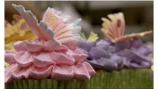 Perfect cupcake icing How to make Italian meringue buttercream Part 1 [upl. by Nylyoj]