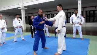 Jiu Jitsu  O que fazer Chamar pra Guarda Quedar ou jogar por cima [upl. by Idyak528]