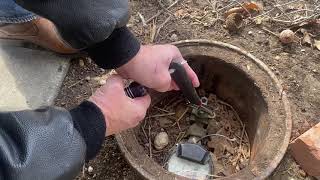 Como cerrar el agua de su casa en el medidor [upl. by Lucita]