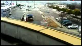 Imágenes de la devastación del tsunami en Japón [upl. by Donohue865]