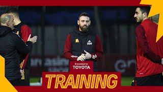 La prima sessione di lavoro di Daniele De Rossi da allenatore dellAS Roma [upl. by Suanne]