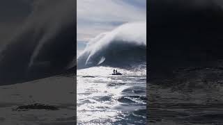 Vendo as maiores ondas do mundo direto da água 😱 gigantesdenazaré [upl. by Ollayos]