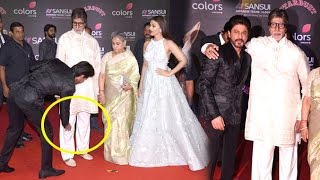 Shahrukh Shows Respect To Amitabh Bachchan By Touching His FEET In Public At Stardust Awards 2017 [upl. by Atterys435]