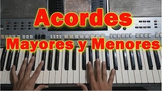 como hacer ACORDES Mayores y Menores en piano facil  Tutorial [upl. by Hermon]