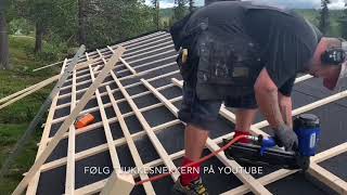 Legging av Takplater i Valdres Roofing [upl. by Ferdinande]