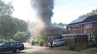 Grote brand treft vier woningen Struikheide Wolvega [upl. by Eolanda]