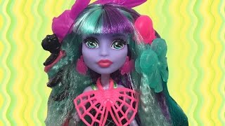 MONSTER HIGH ELECTRIFIED TWYLA DOLL REVIEW [upl. by Eyeleen]