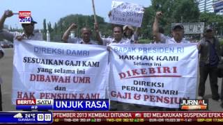 Karyawan Perum Damri Berdemo Tuntut Kenaikan Gaji [upl. by Eniak60]