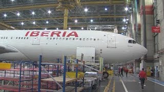 Así es el hangar del aeropuerto de Barajas uno de los más grandes de Europa [upl. by Icyak]