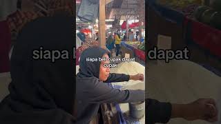 Beras beras beli secupak dapat secupak [upl. by Ahsinyar254]