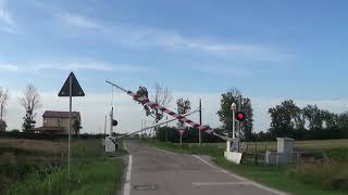 Passaggio a livello di via Cavalieri  Libolla FE  Level Crossing  Planovergang  Plankorsning [upl. by Hpsoj234]