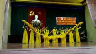 Múa Người thầy năm xưa  Giải nhất thi văn nghệ chào mừng 2011 9A THCS Ninh Sở [upl. by Collyer441]