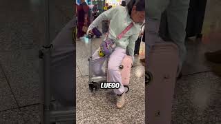 Una maleta empezó a rodar sola en el aeropuerto shorts [upl. by Tobie]